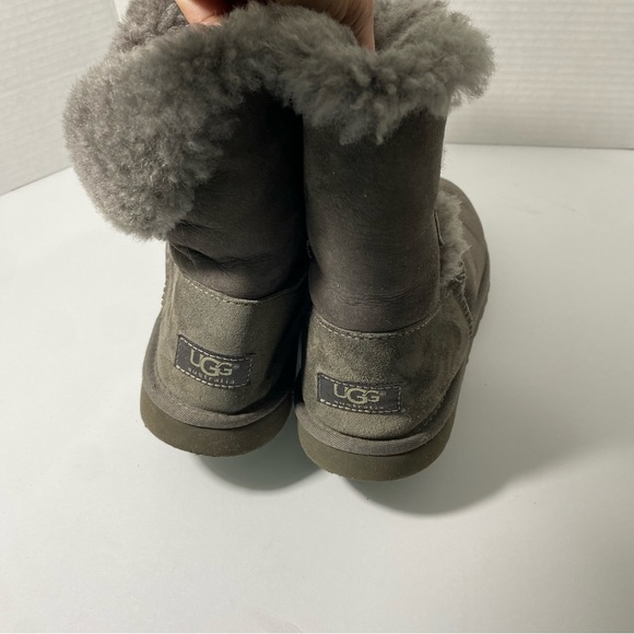 Ugg Pre-Owned Women's Bailey Button II Gray Boots size 7 - Picture 7 of 10